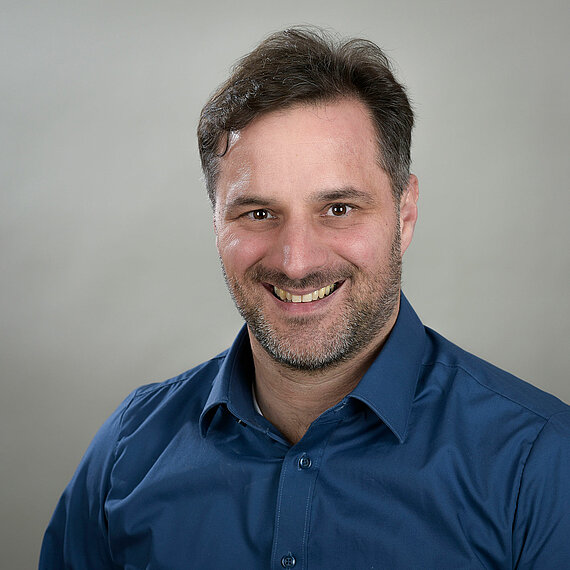 Dr Florian Ausfelder