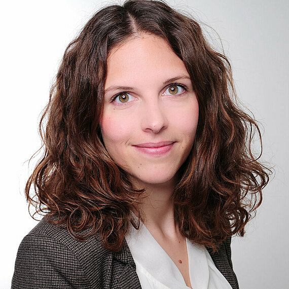 Simone Angster