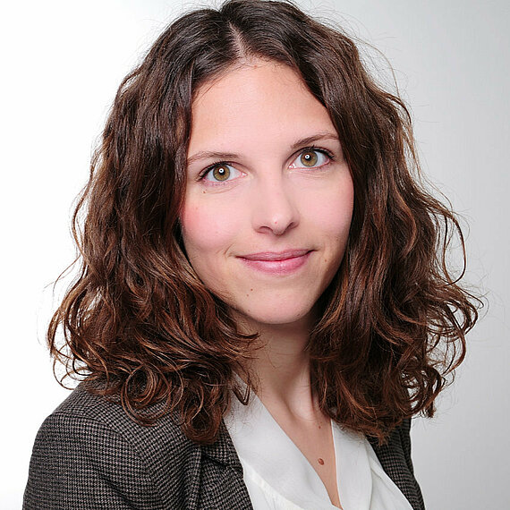Simone Angster