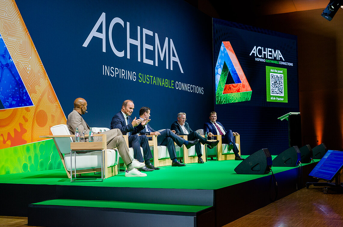 Bei der Eröffnung ging es in der Podiumsdiskussion um das Thema „Climate Neutral Chemical Industry 2050“